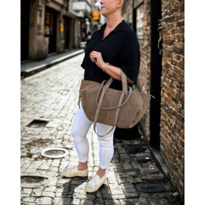 - Cappuccino zamszowa torebka shopper taupe ZAMSZ NATURALNY Vera Pelle